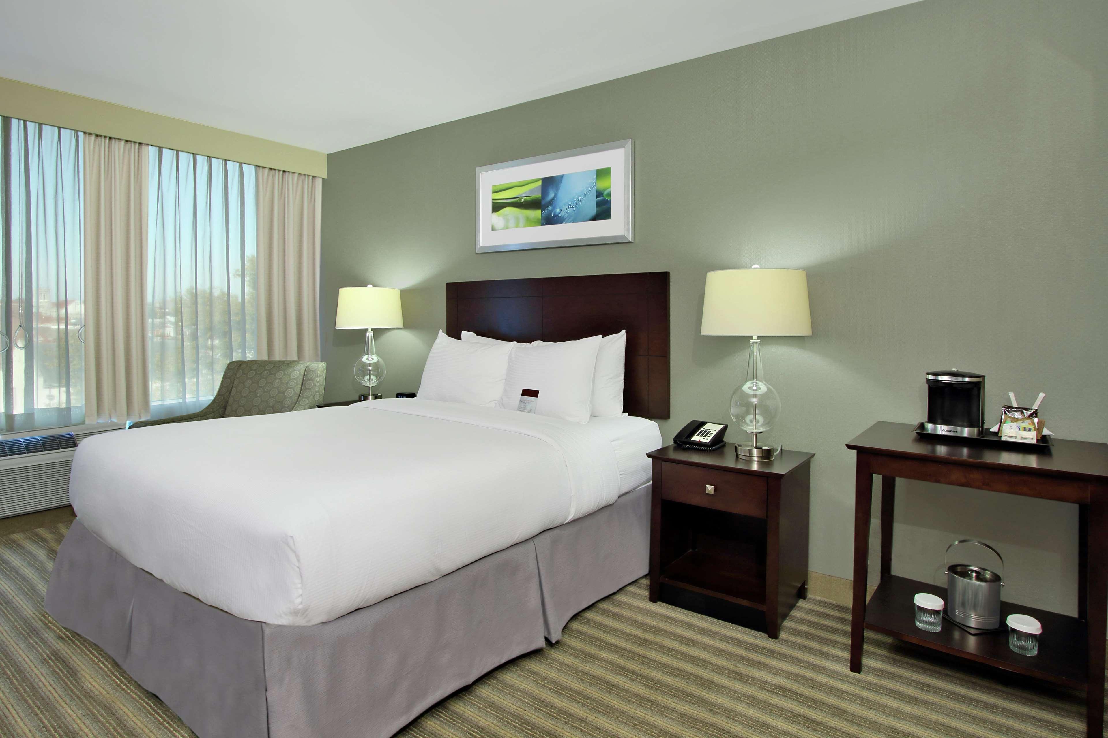 Doubletree By Hilton Newark Hotel Bagian luar foto