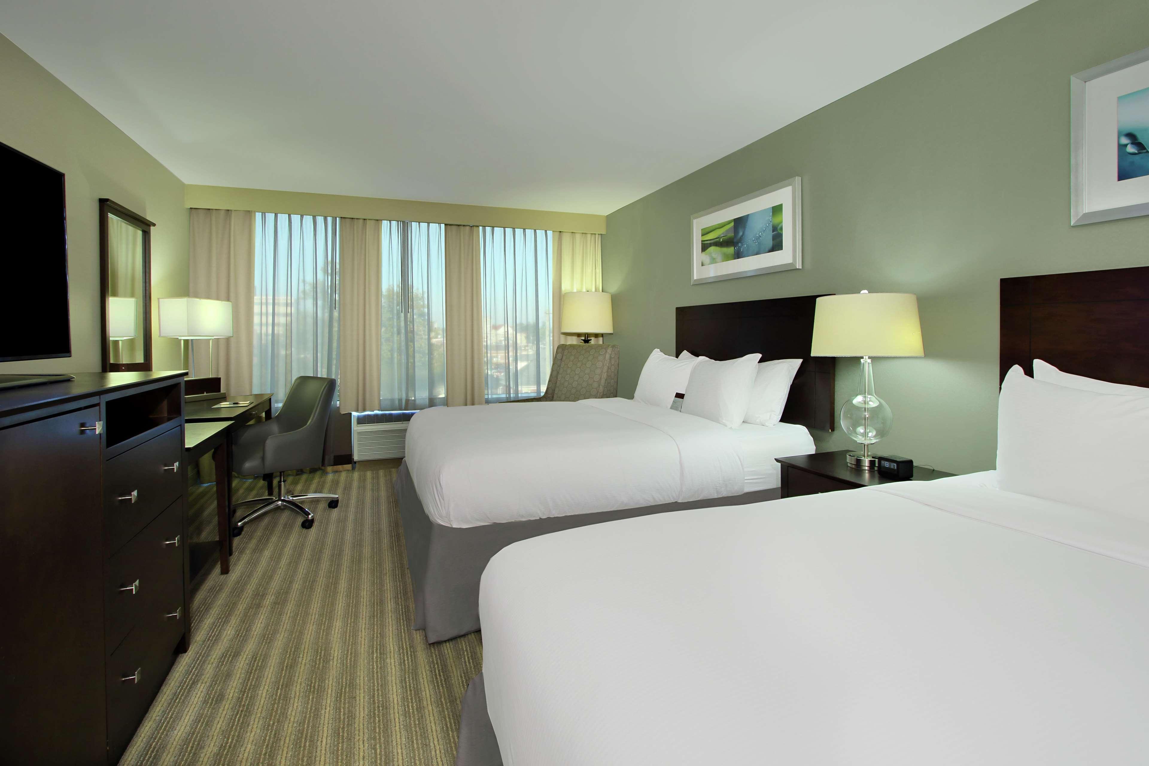 Doubletree By Hilton Newark Hotel Bagian luar foto