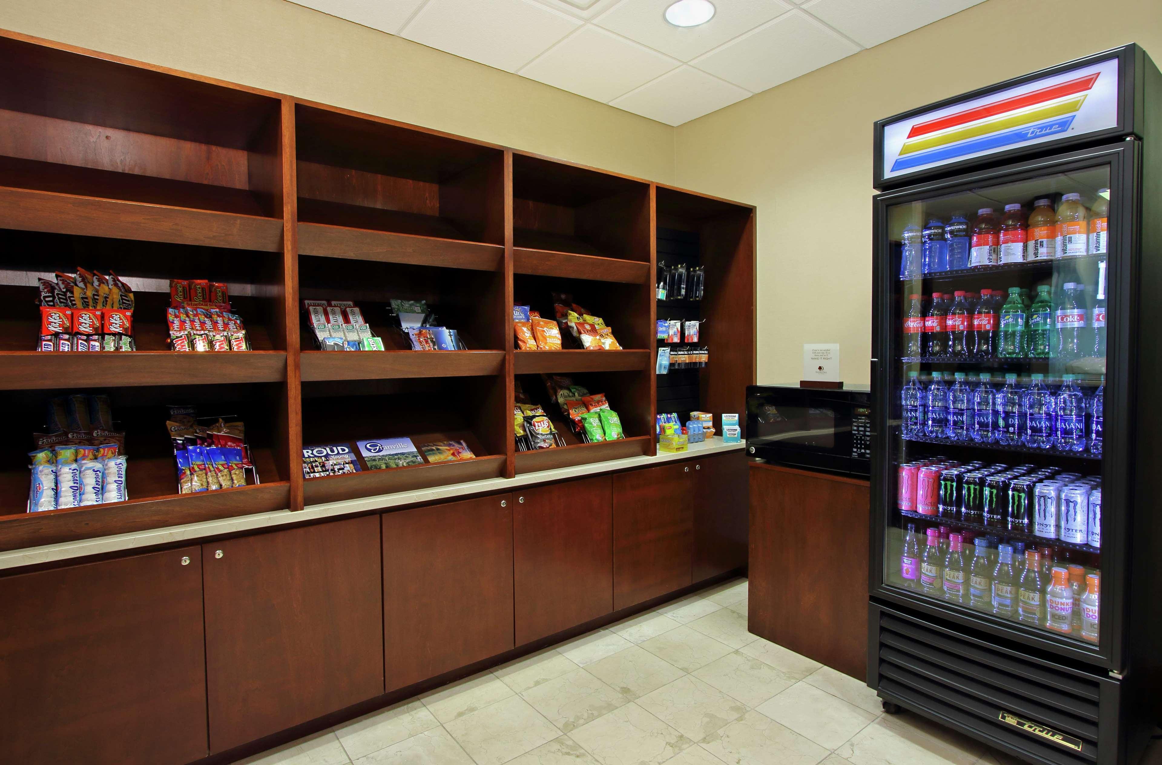 Doubletree By Hilton Newark Hotel Bagian luar foto