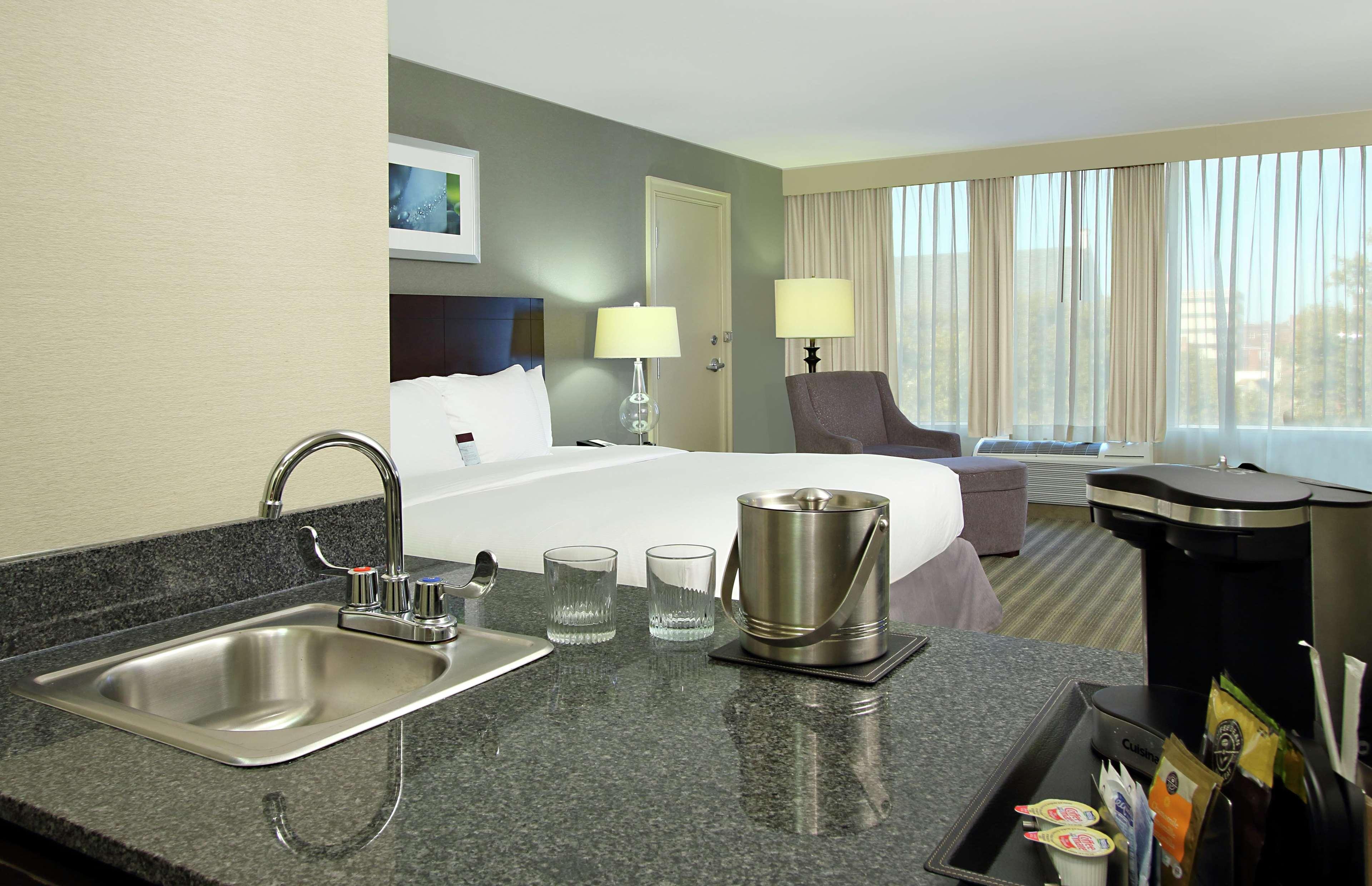 Doubletree By Hilton Newark Hotel Bagian luar foto
