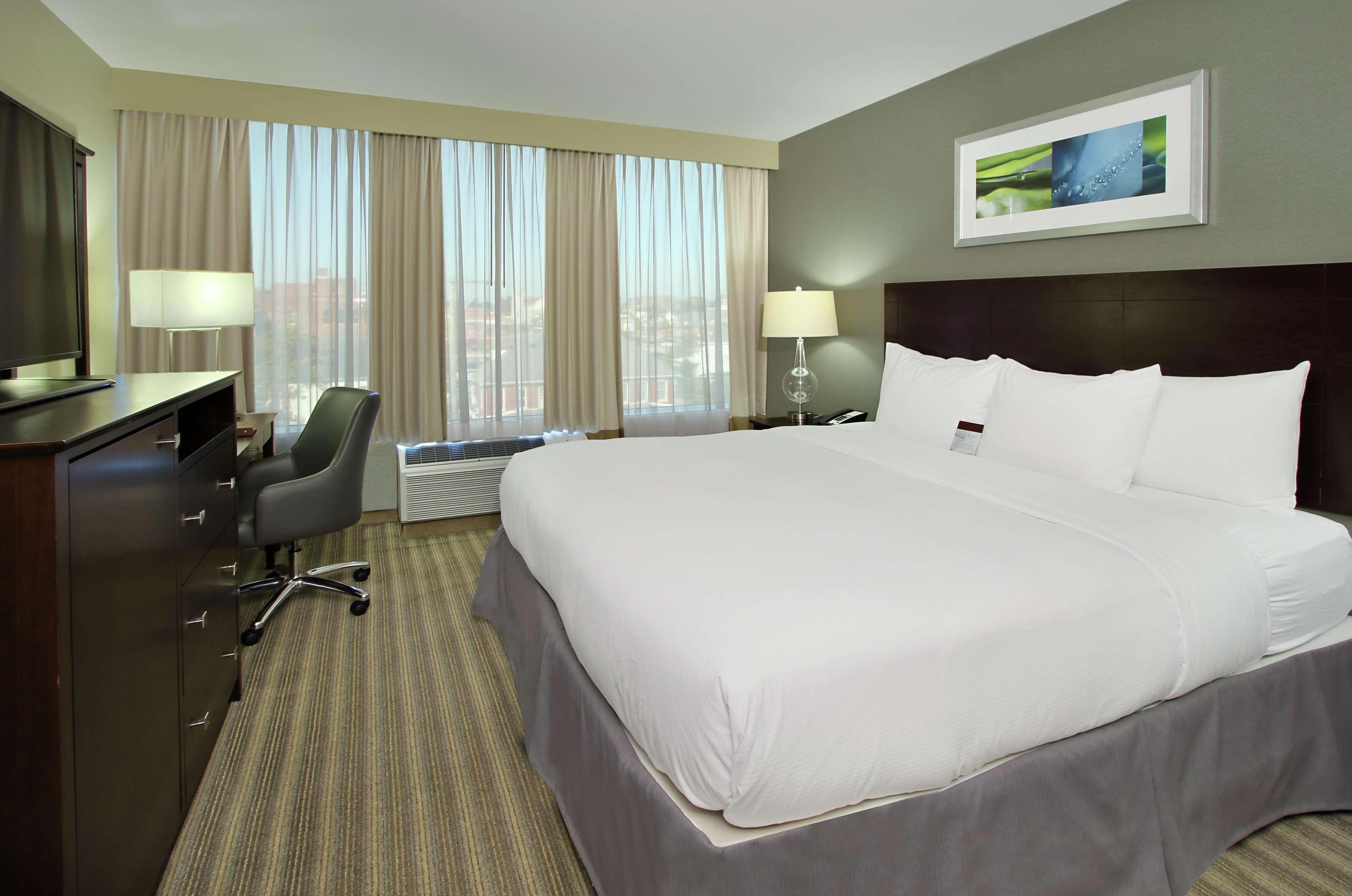 Doubletree By Hilton Newark Hotel Bagian luar foto