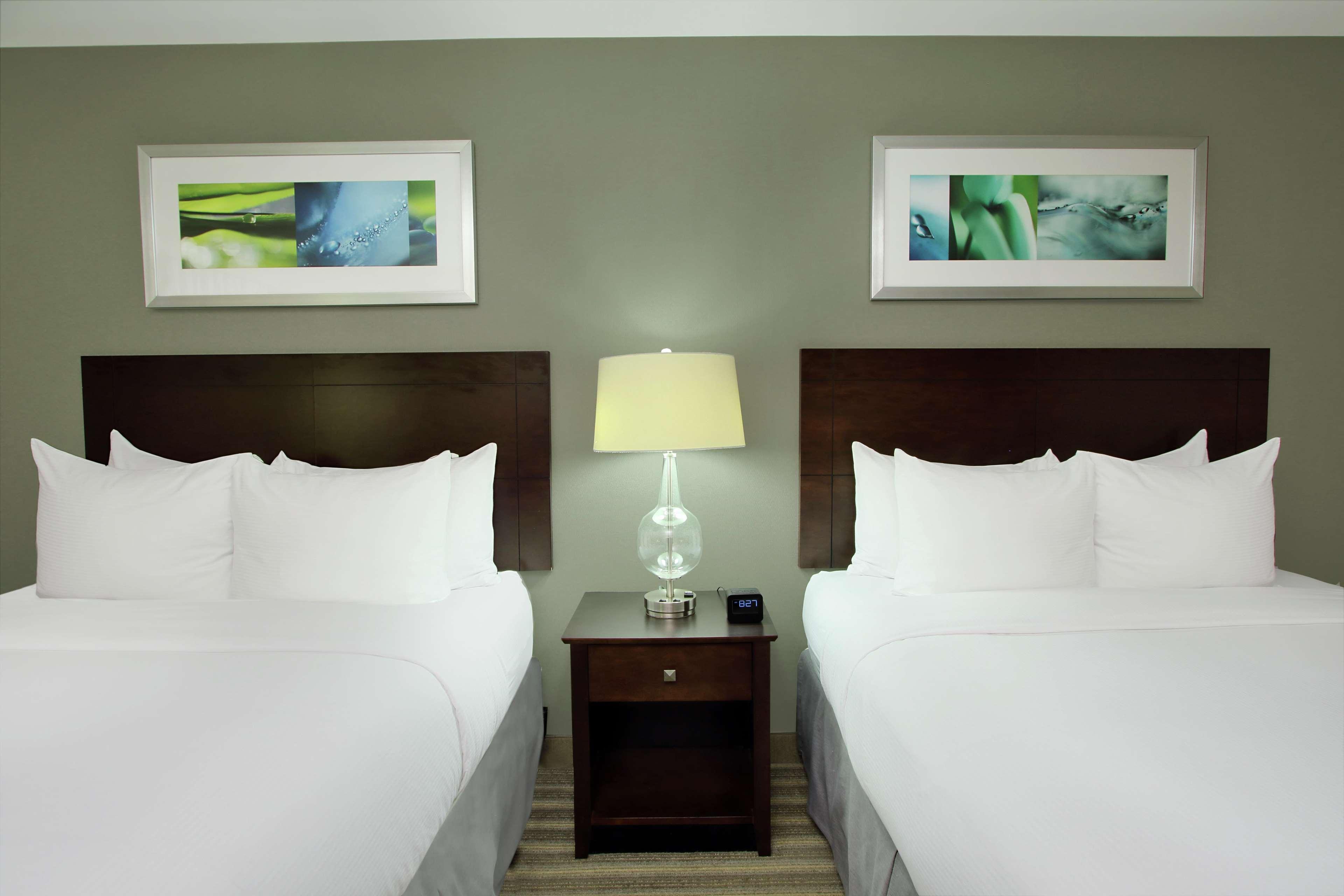 Doubletree By Hilton Newark Hotel Bagian luar foto