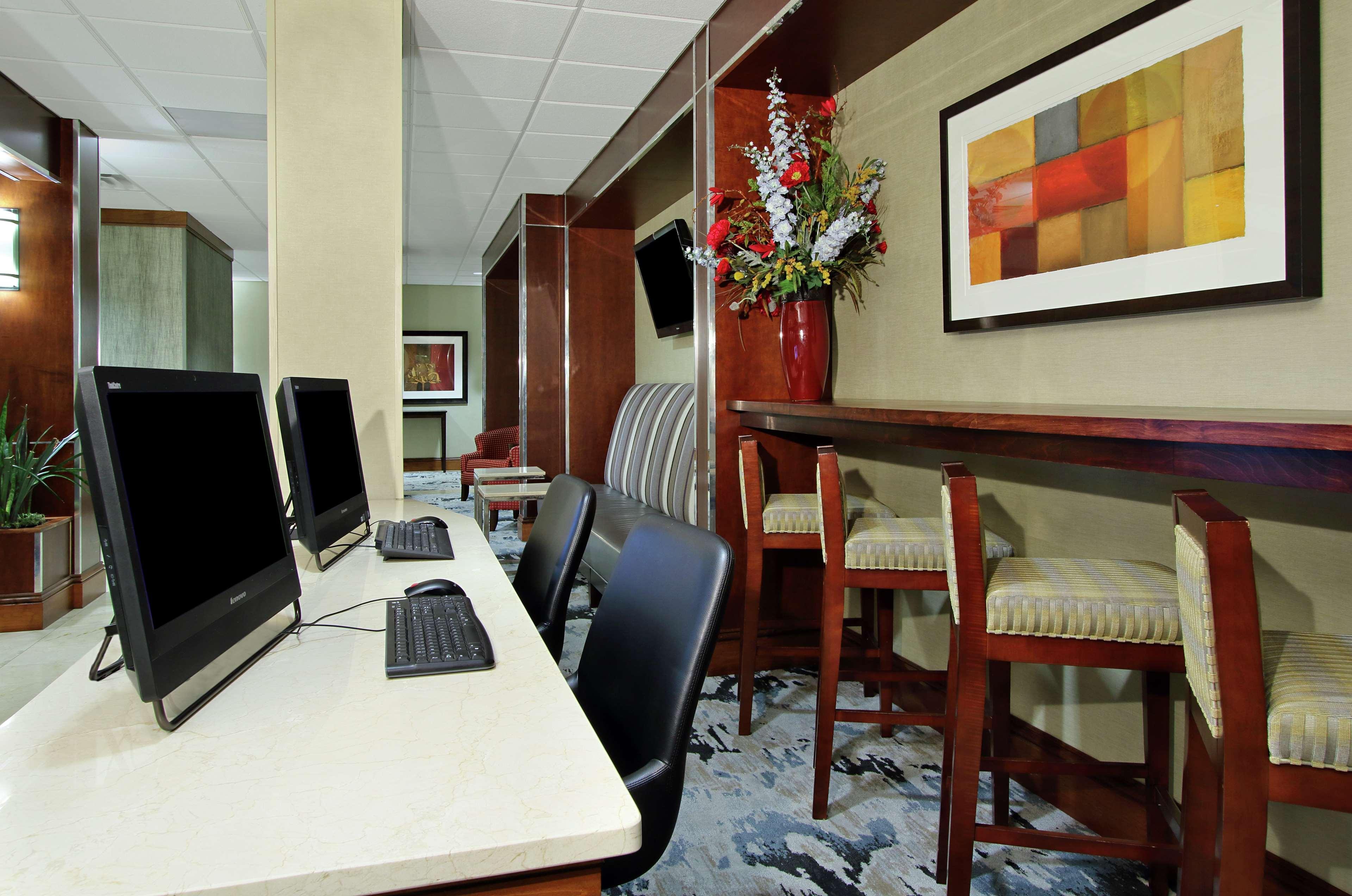 Doubletree By Hilton Newark Hotel Bagian luar foto
