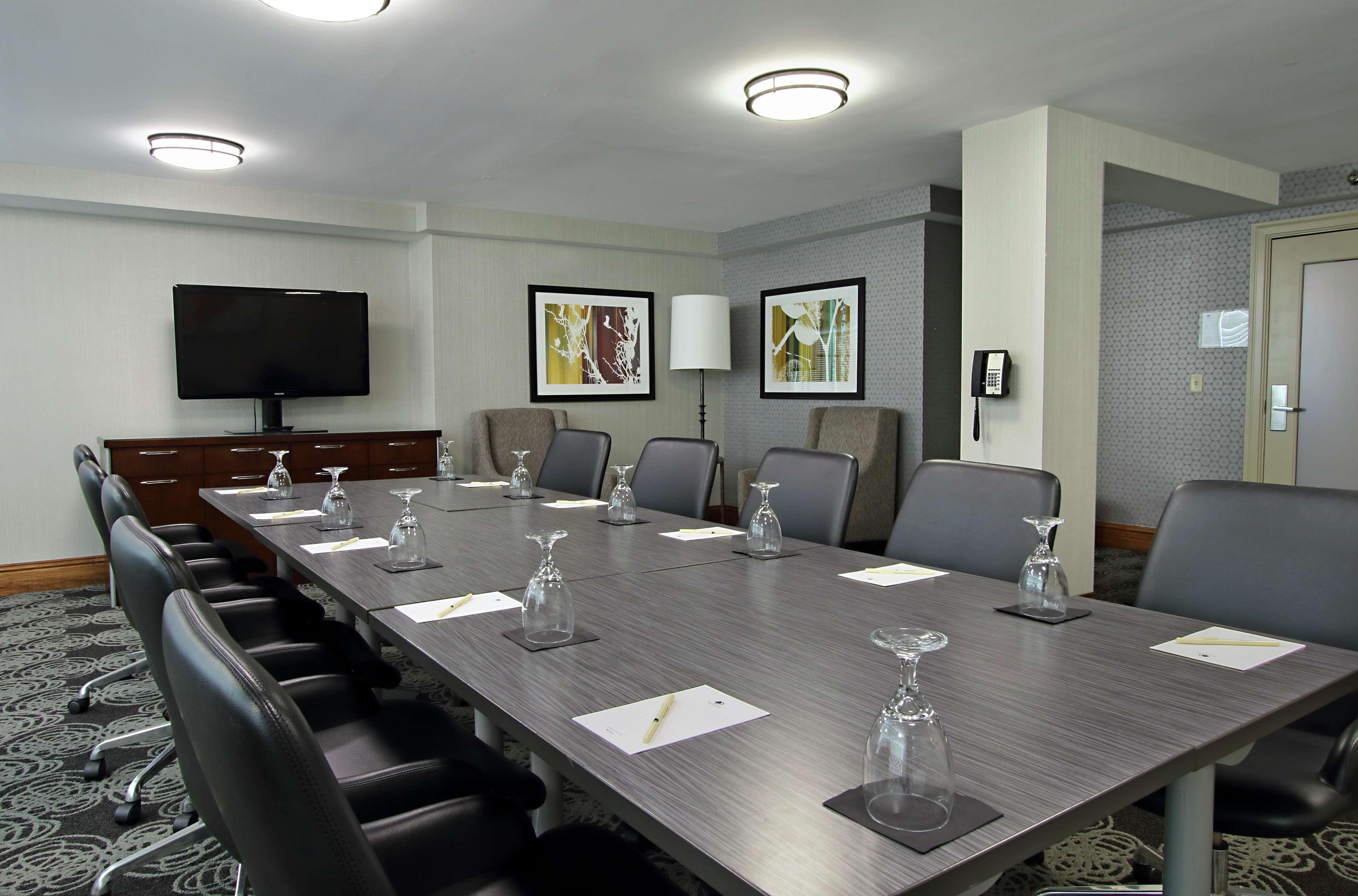 Doubletree By Hilton Newark Hotel Bagian luar foto