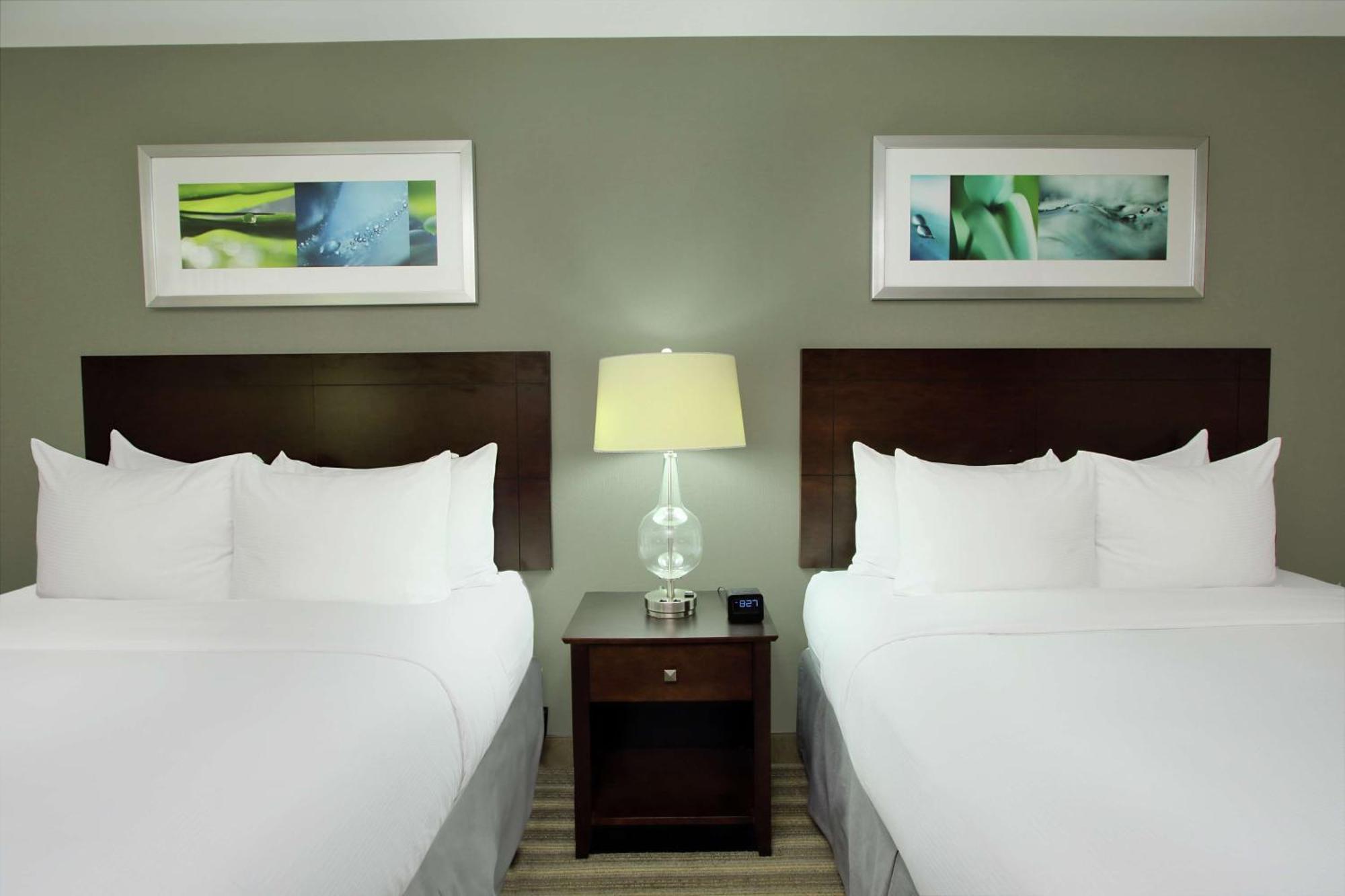 Doubletree By Hilton Newark Hotel Bagian luar foto