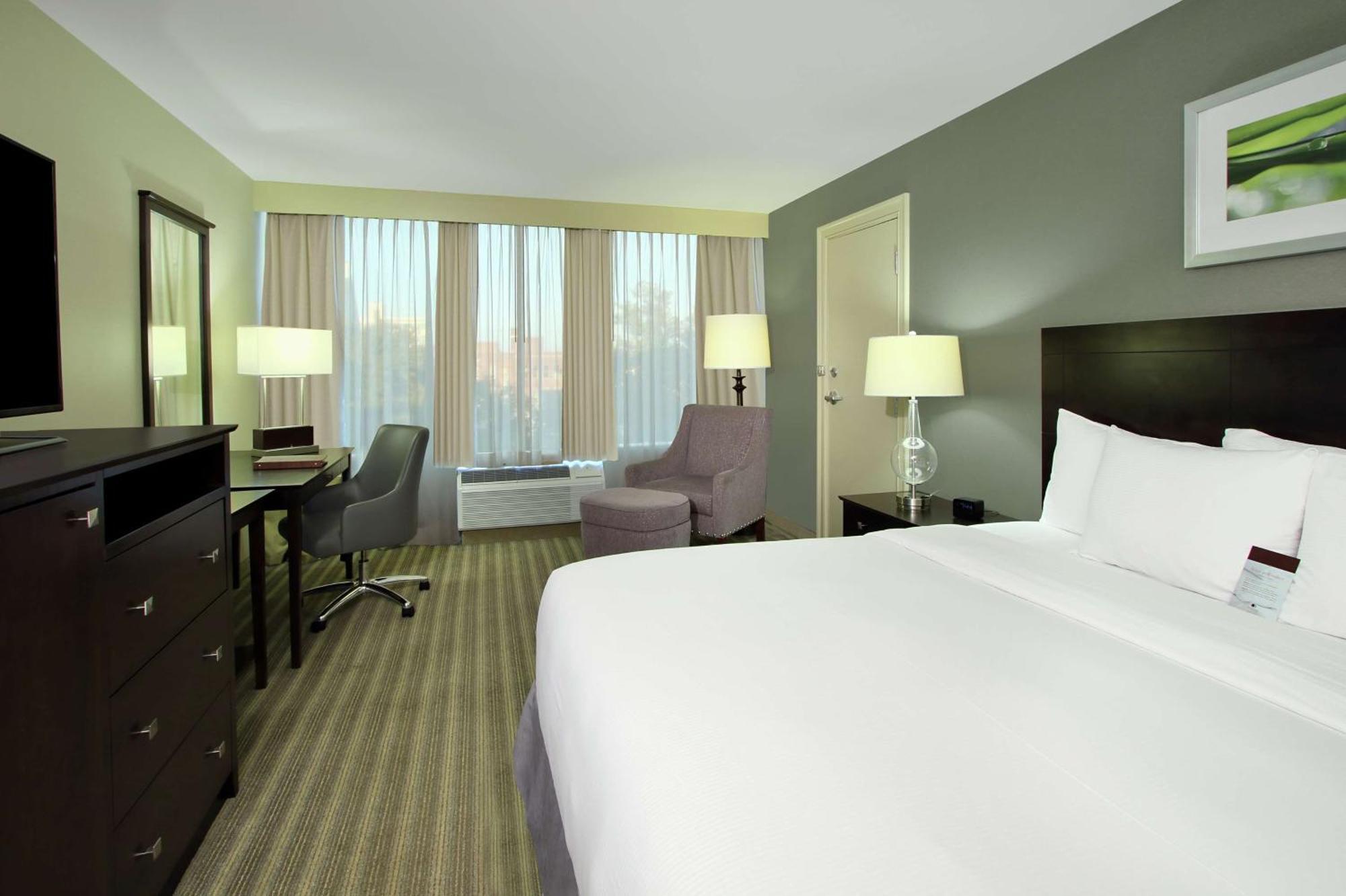 Doubletree By Hilton Newark Hotel Bagian luar foto